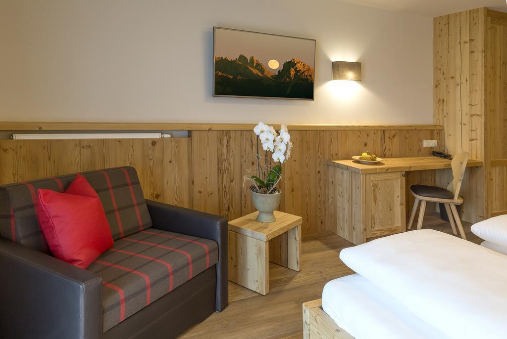 Hotel Anewandter Brunico Ruang foto